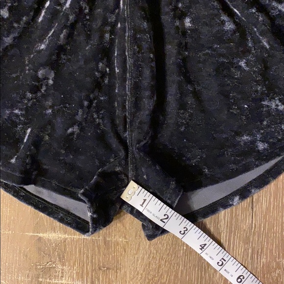 Ivivva by Lululemon Velvet Shorts, Size 10 Girls - Picture 6 of 7